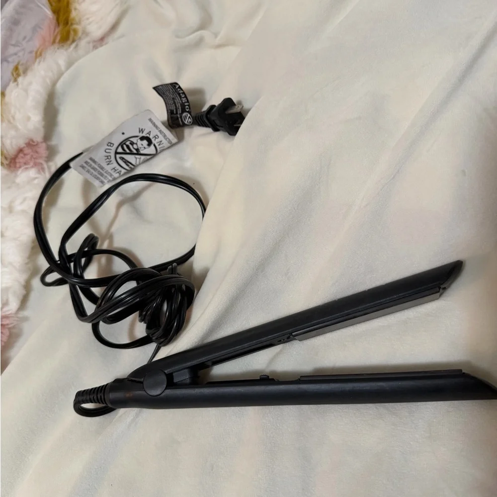 Adagio Sleek Black Mini Hair Straightener